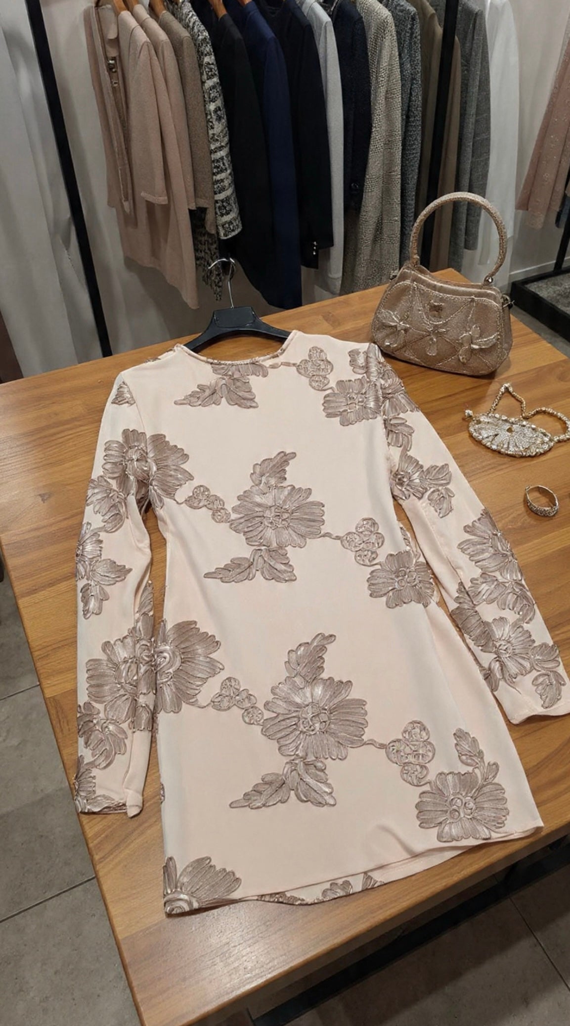 Abito ricami floreale