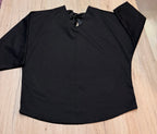 T-shirt nera con fiocco posteriore
