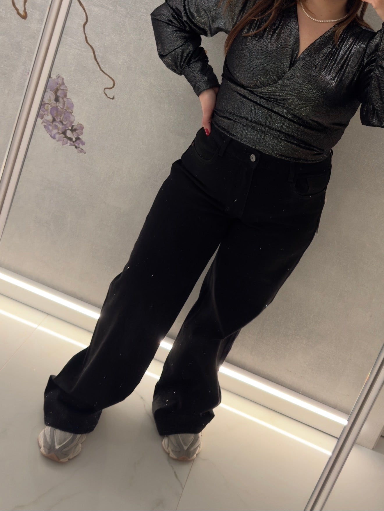 Jeans neri con i brillantini neri