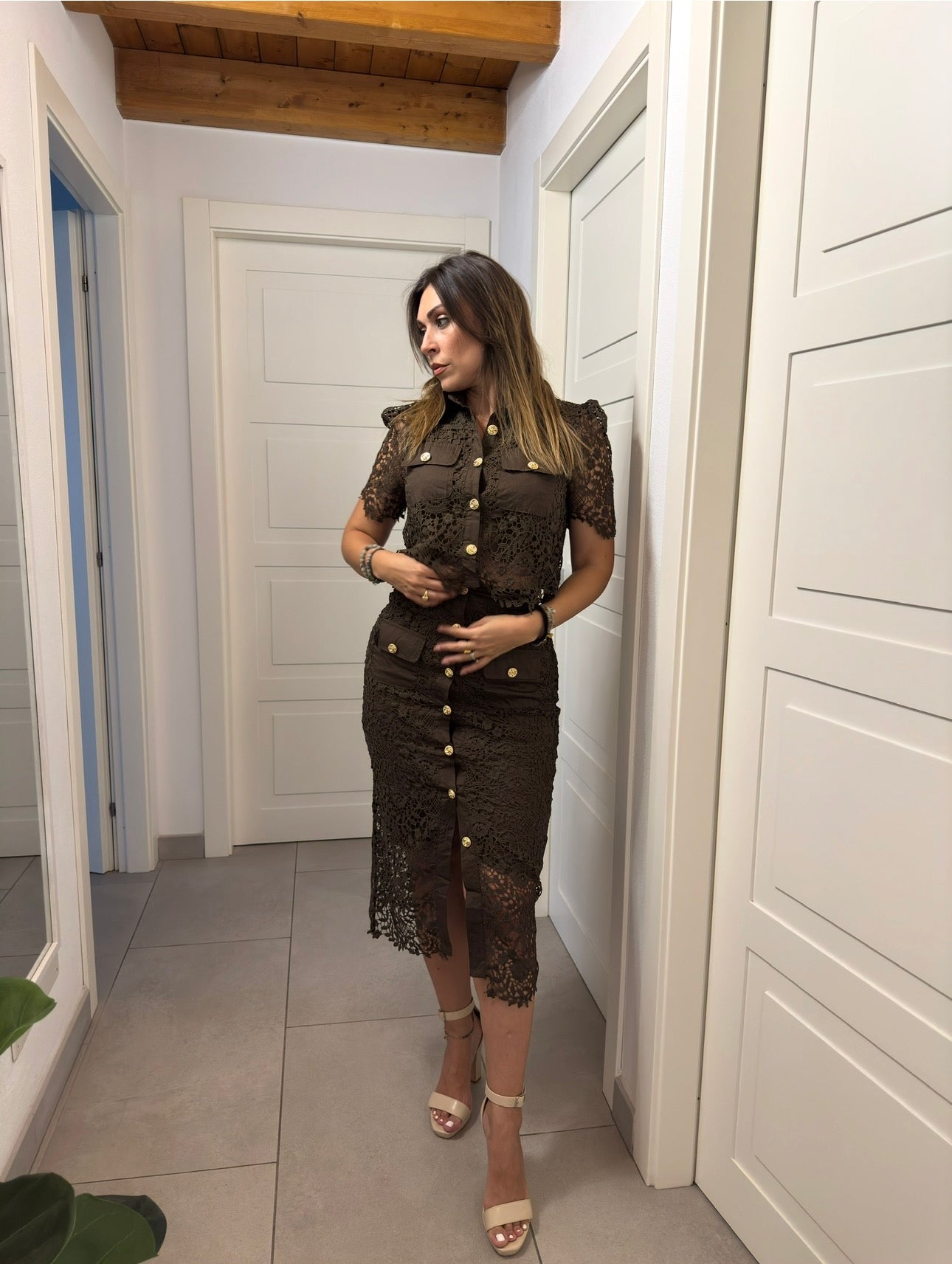 Completo in pizzo color cioccolato