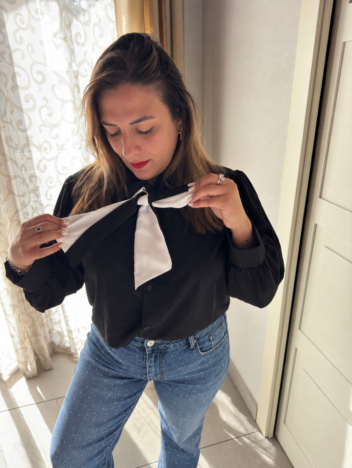 Camicia nera e bianca