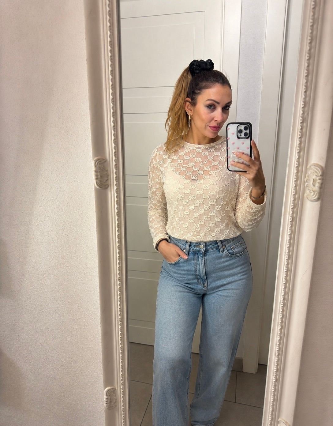 Maglia in pizzo con i fiorellini