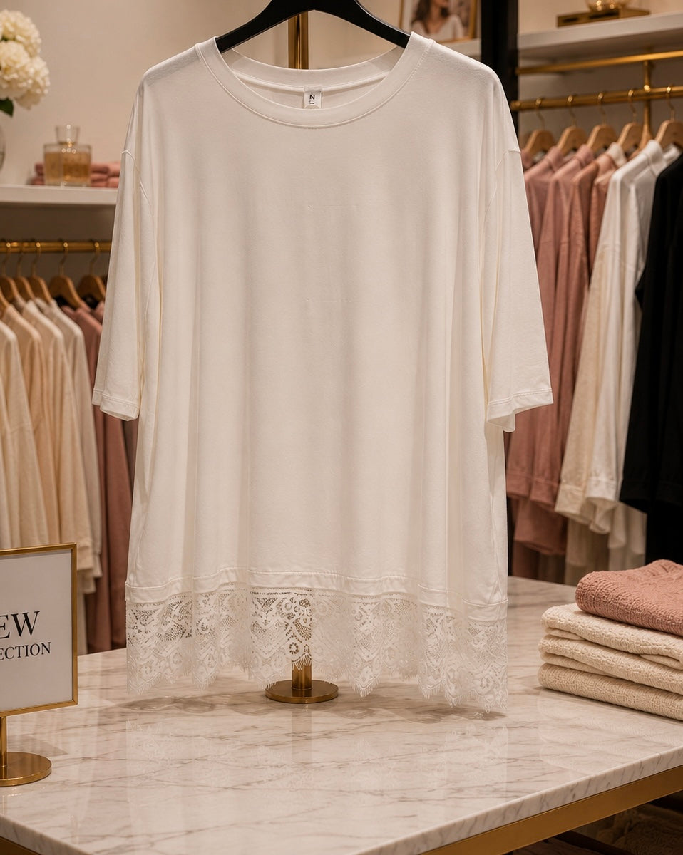 Maglia over bianca con dettaglio in pizzo