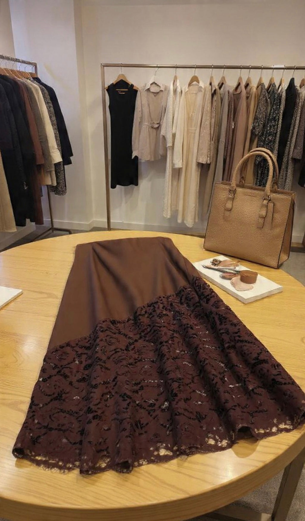 Gonna “Noir Velvet Lace”
