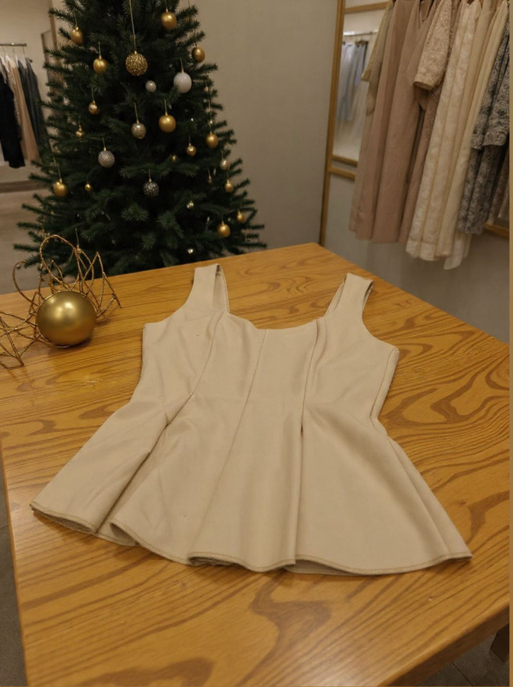 Top Peplum Noir