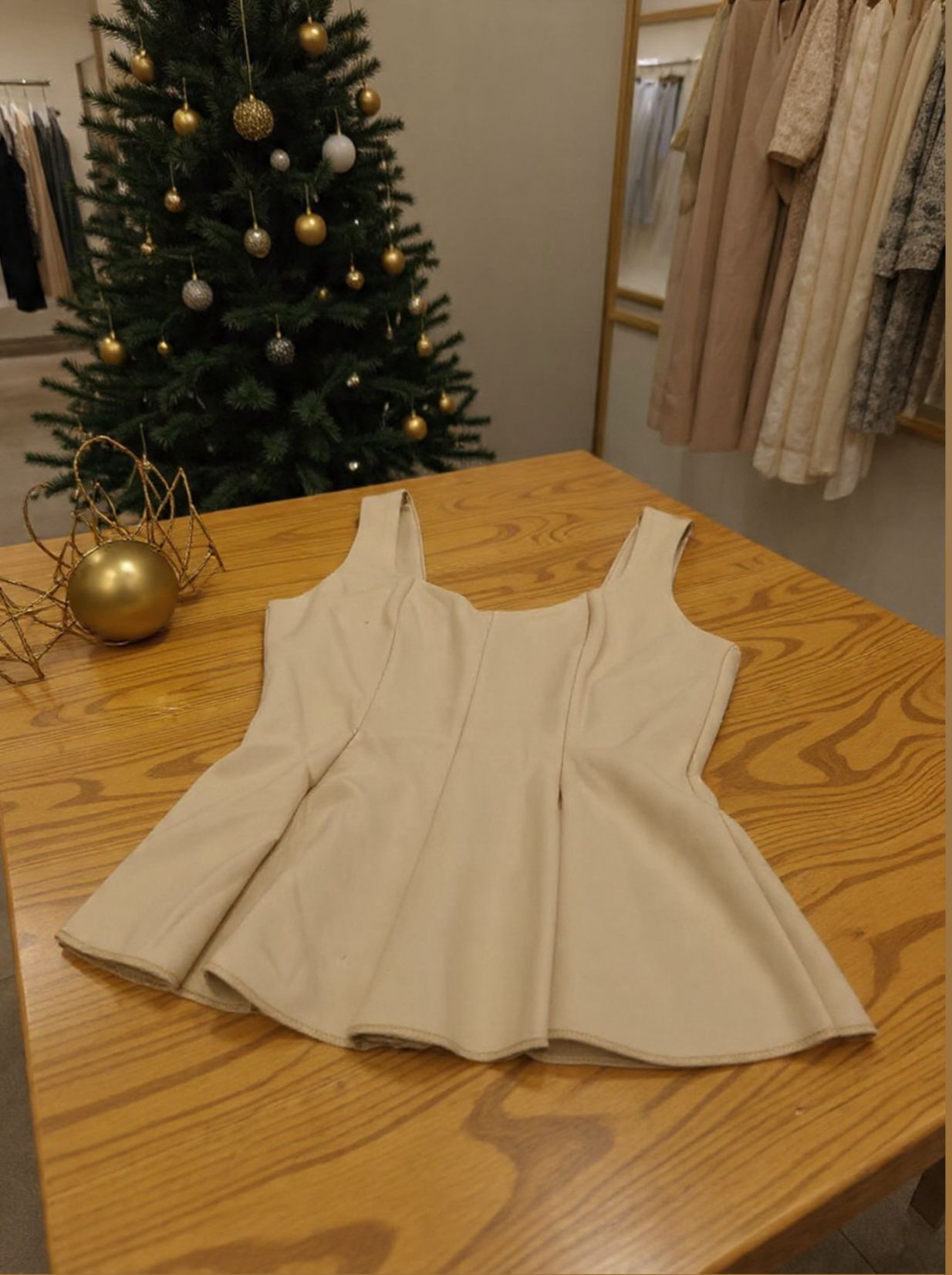 Top Peplum Noir