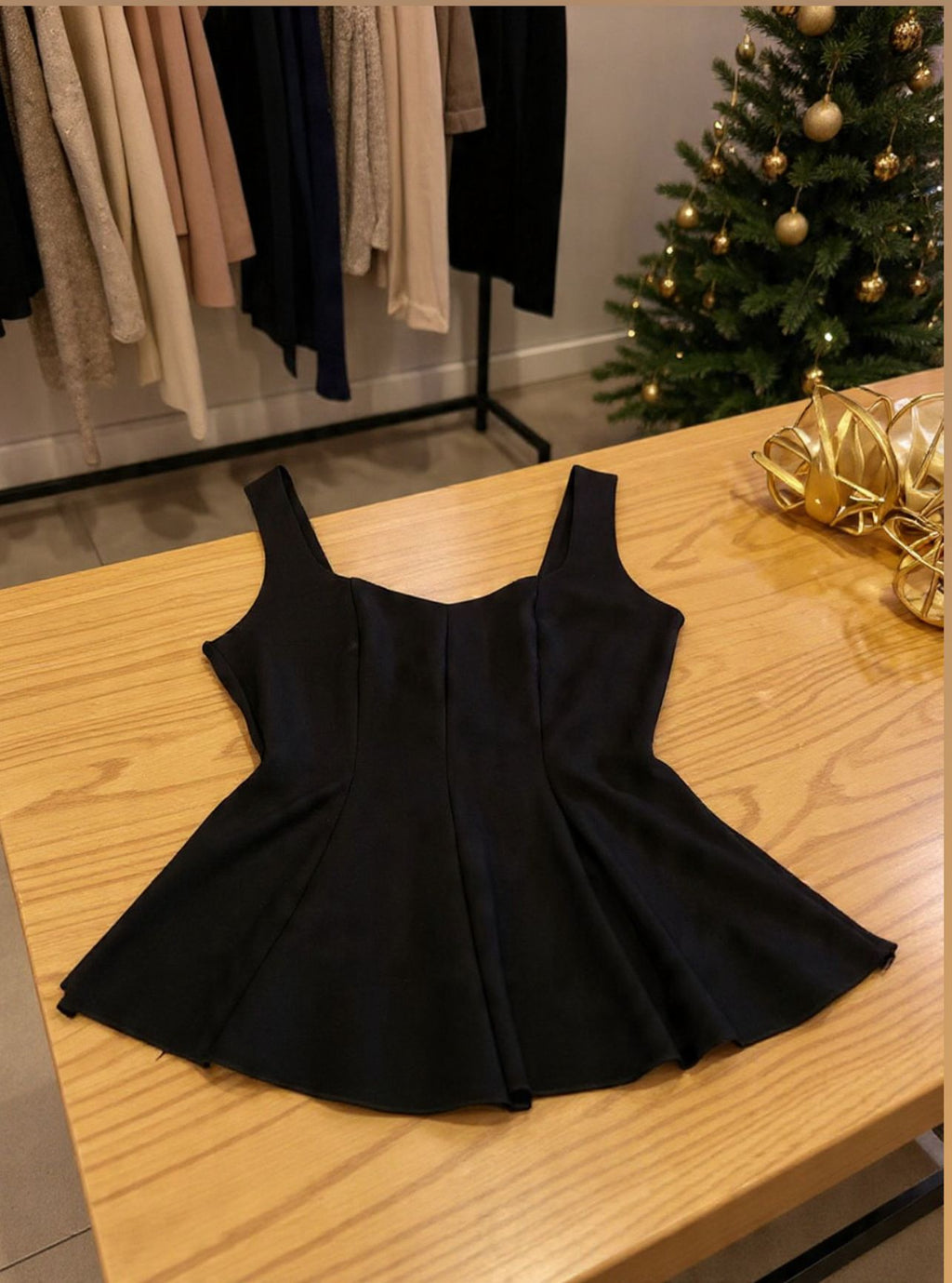 Top Peplum Noir