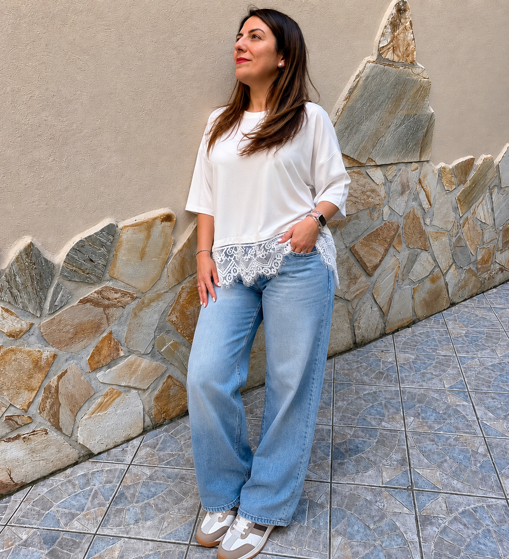 Maglia over bianca con dettaglio in pizzo
