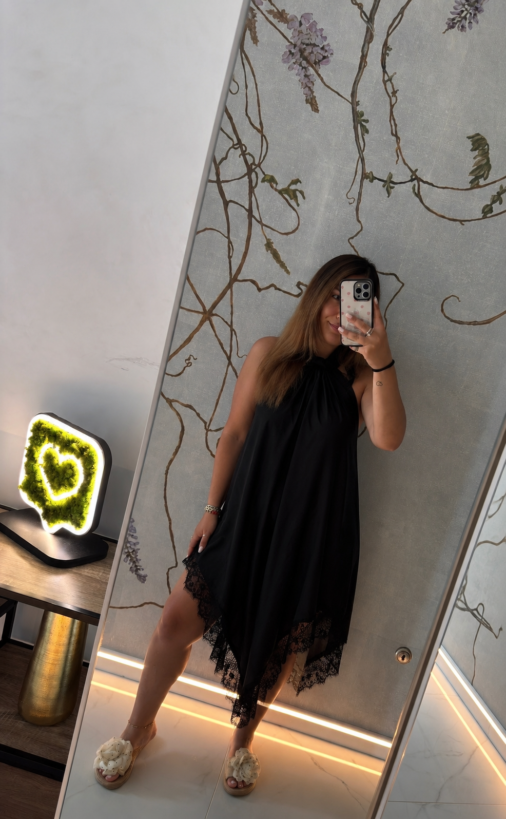 Abito asimmetrico nero con dettaglio in pizzo Curvy