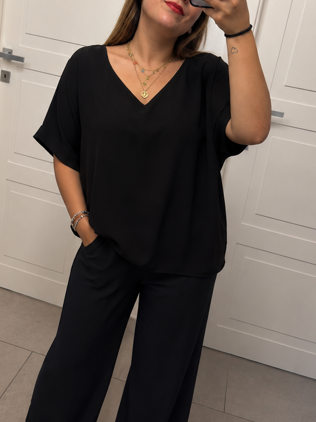 Camicia nera con lacci nella schiena