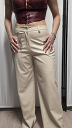 Pantalone dritto a vita media (effetto satinato)