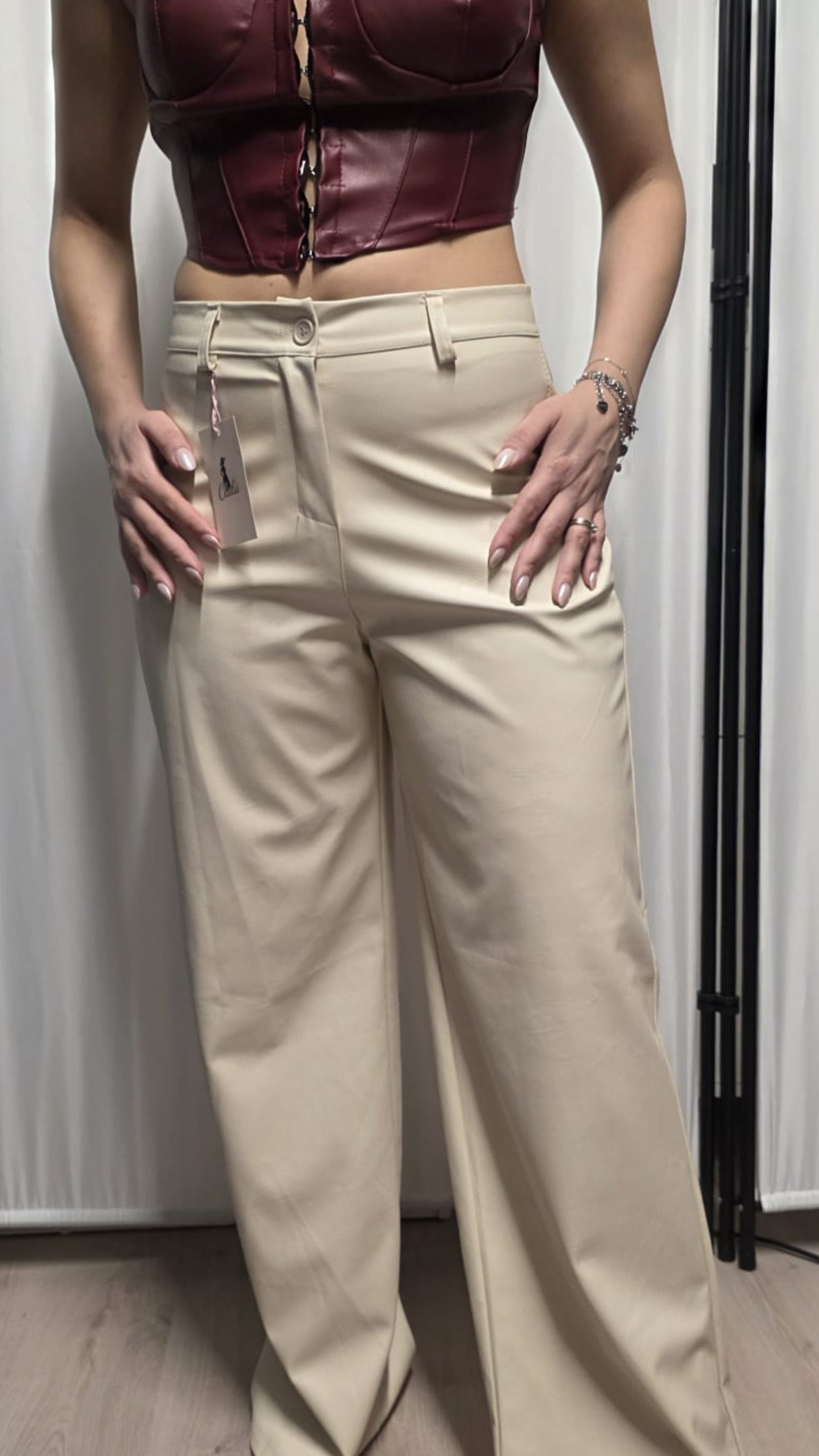 Pantalone dritto a vita media (effetto satinato)