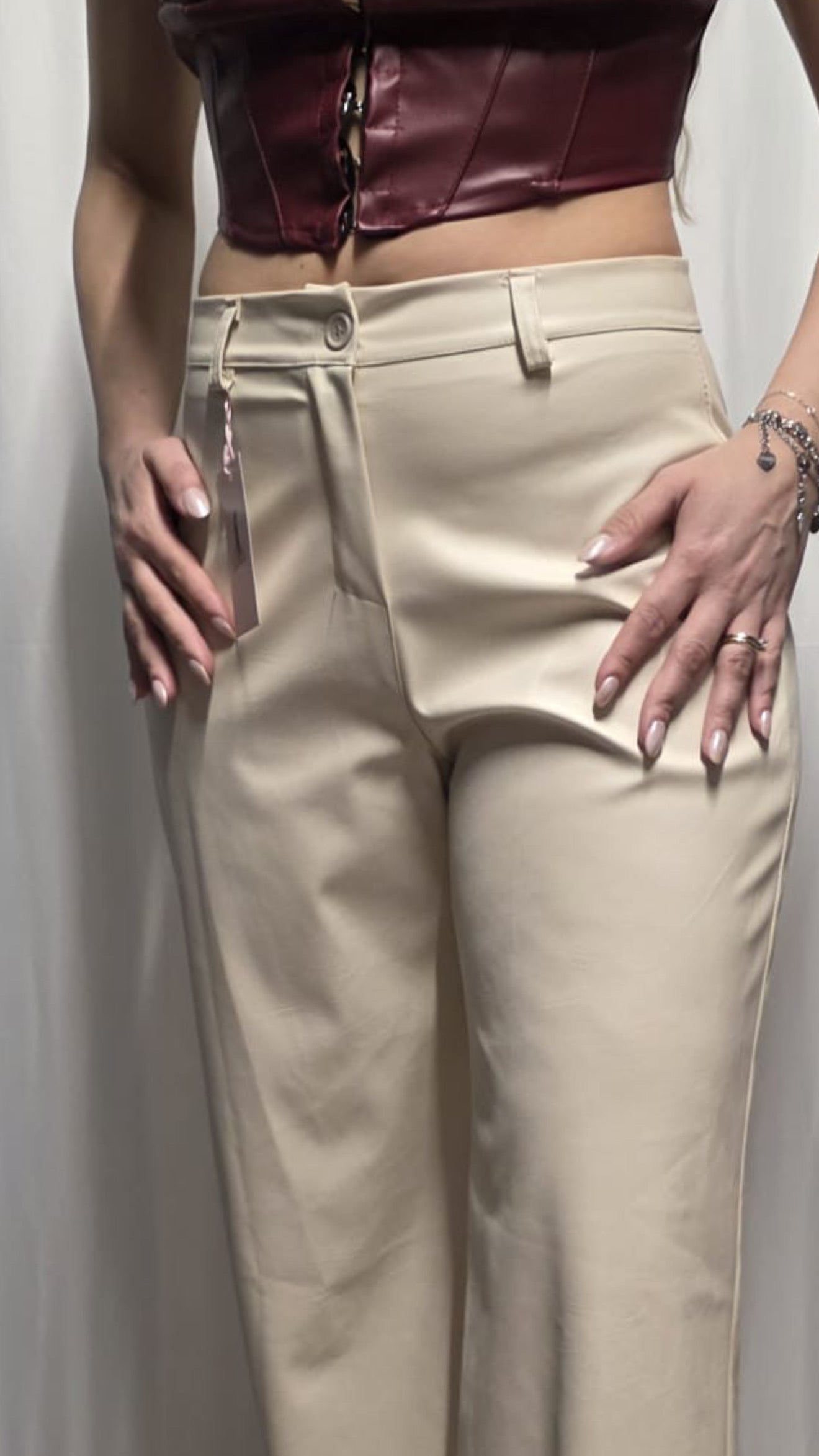 Pantalone dritto a vita media (effetto satinato)