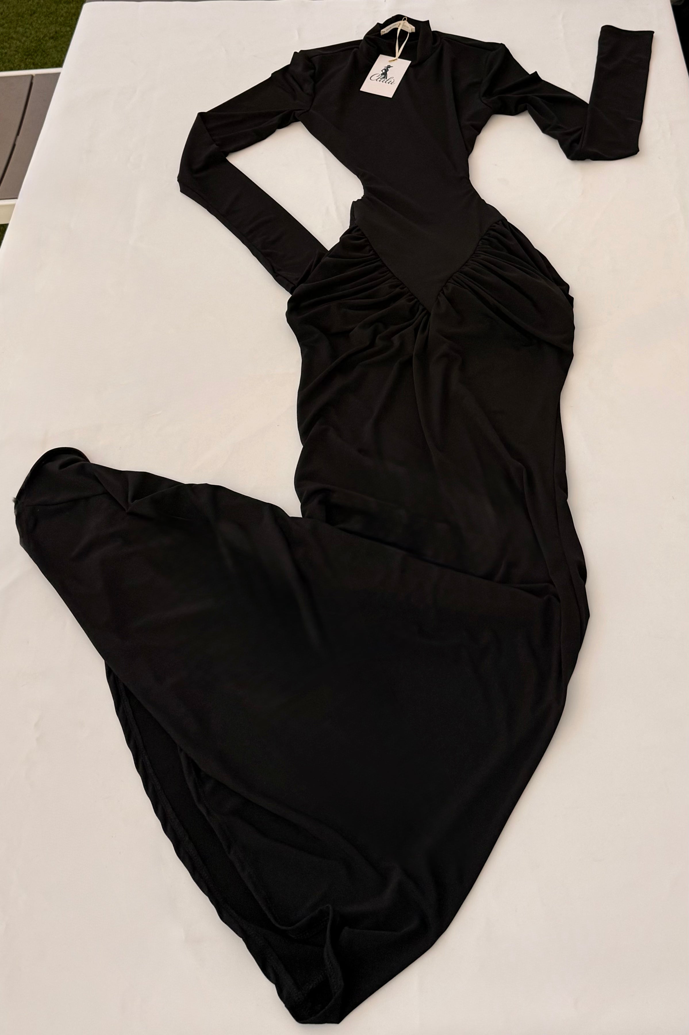 Abito Aisha – Cut Side Elegance