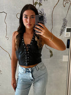 “Rebel Chic” – Top in Ecopelle con Lacci