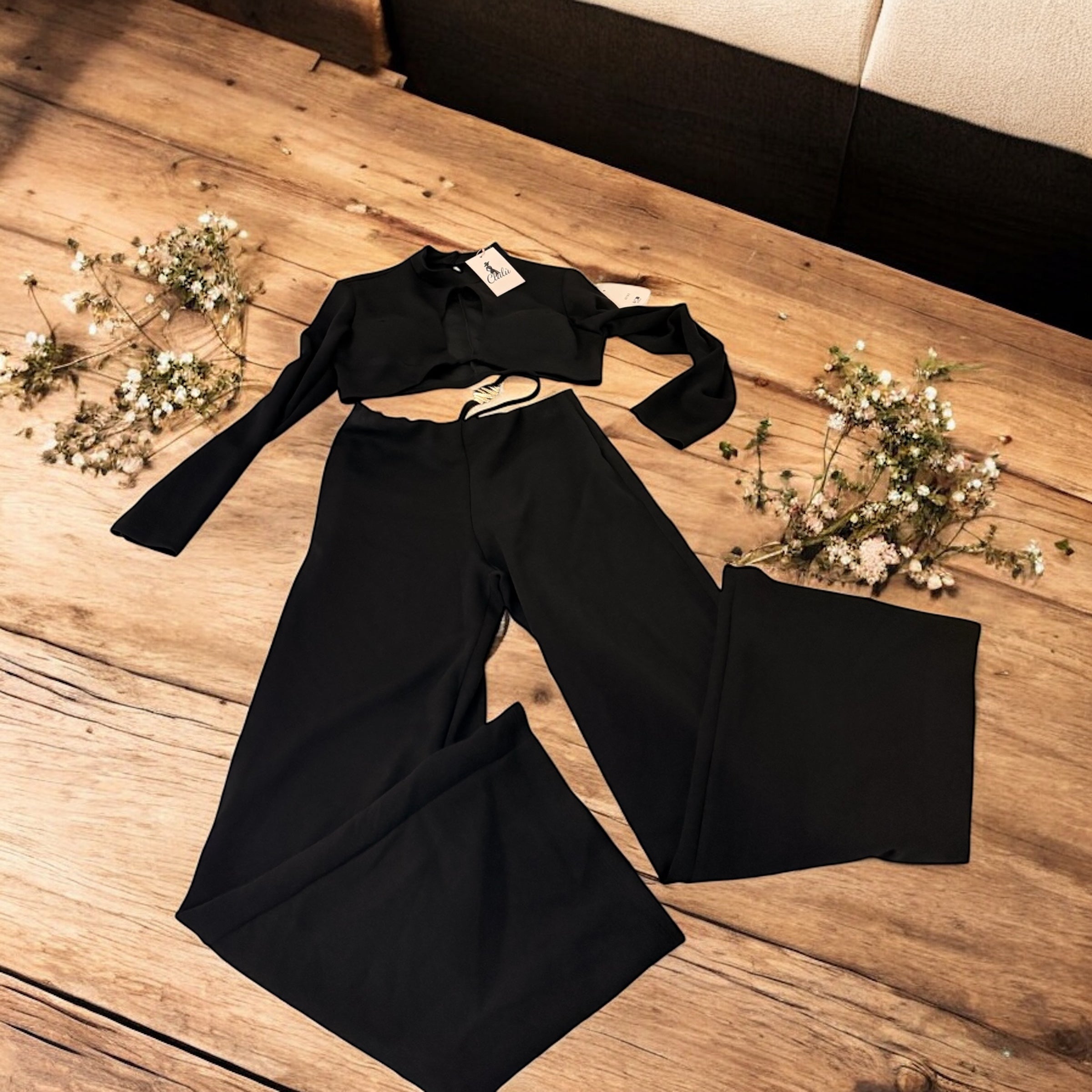 Completo Shaila – Coprispalle + Pantalone con Dettaglio Gioiello